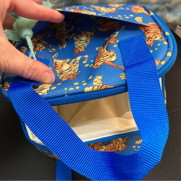 ❌DONATED❌Thistle & Thread Tiger Lunchbox - Picture 4 of 4